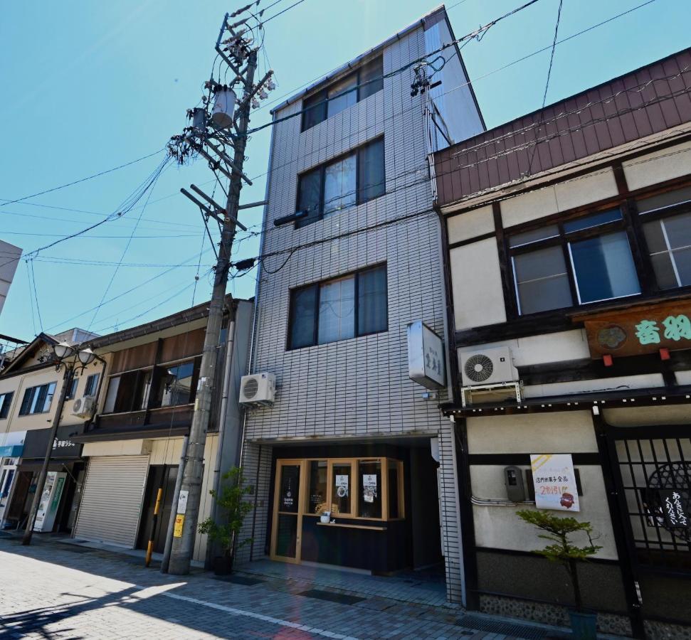 Manabi-Stay Takayama Sakura 提携駐車場利用可 古い町並みまで徒歩1分 最大9名宿泊可能な一等地で人工温泉を楽しむ Exteriér fotografie